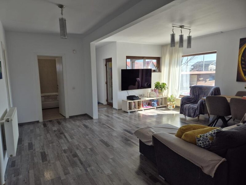 Casa Darza, carport, curte cocheta, utilata si mobilata